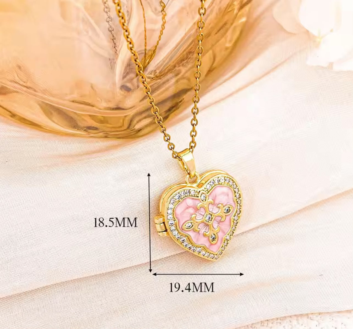 Heart Shaped Locket Necklace – Elegant Gold Pendant