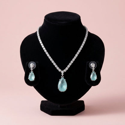 Set de Collar con Colgante de Circonia en Forma de Lágrima