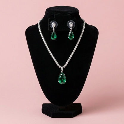 Set de Collar con Colgante de Circonia en Forma de Lágrima