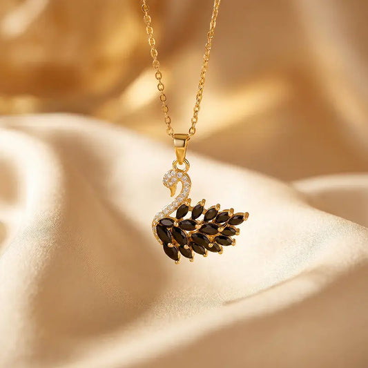 Collar de cisne viral chapado en oro